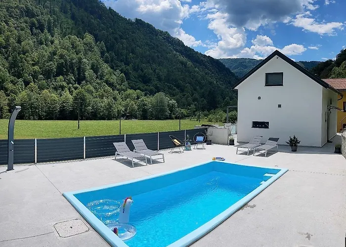 Holiday House - River Baca